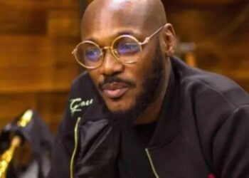“I Don Stop to Dey Give Belle Anyhow” – 2Baba Makes Shocking Confession on Stage