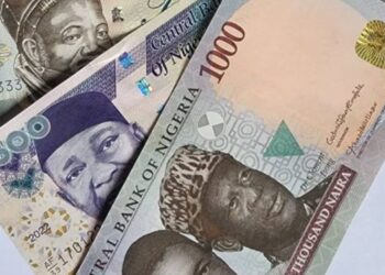 Naira Slides to Two-Month Low as Forex Traders Blame Liquidity Crunch, Weak Detty December Inflows