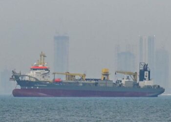 Oil Tankers to Resume Hormuz Traffic in Weeks, US Energy Secretary Says
