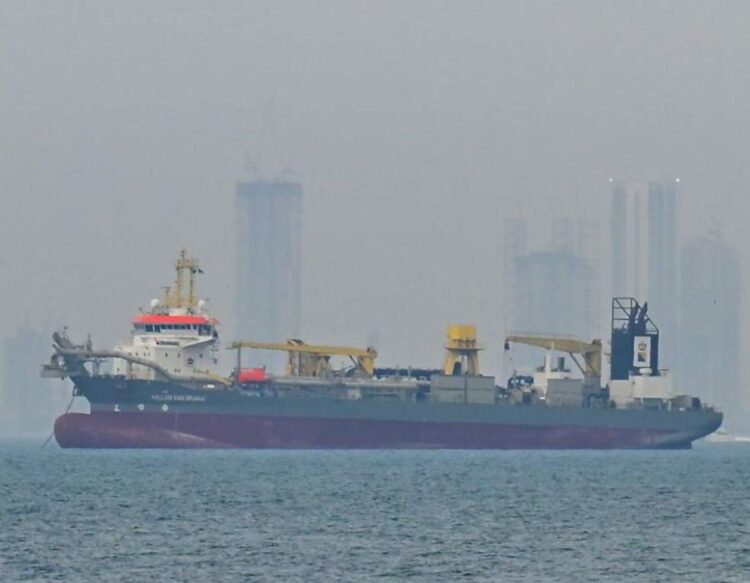 Oil Tankers to Resume Hormuz Traffic in Weeks, US Energy Secretary Says